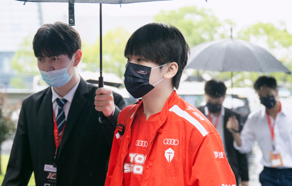 关于JackeyLove回归赛场，回归赛场首场状态亮眼，巴塞罗那观众沸腾！的信息