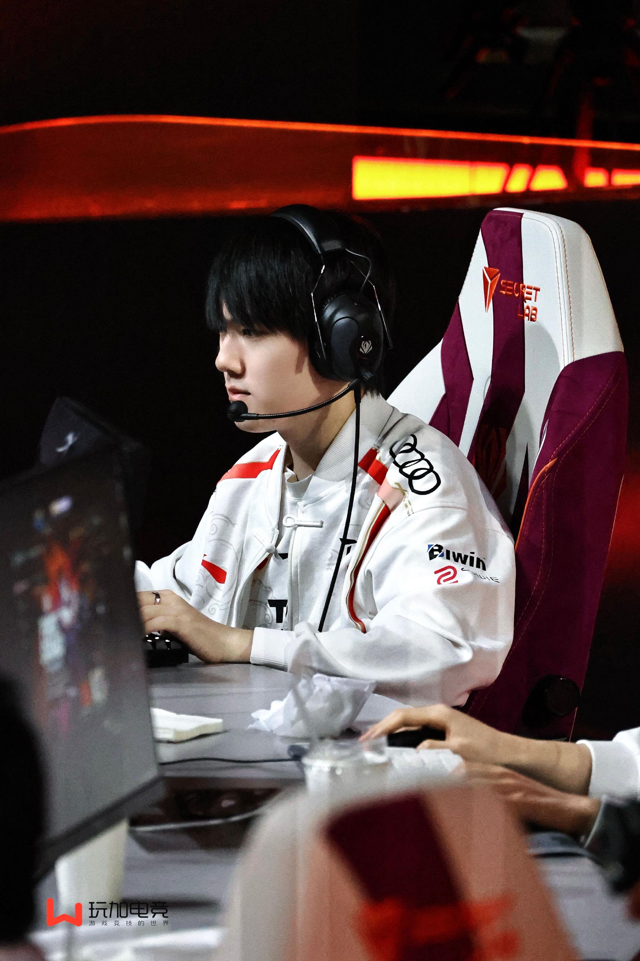 关于JackeyLove回归赛场，回归赛场首场状态亮眼，巴塞罗那观众沸腾！的信息